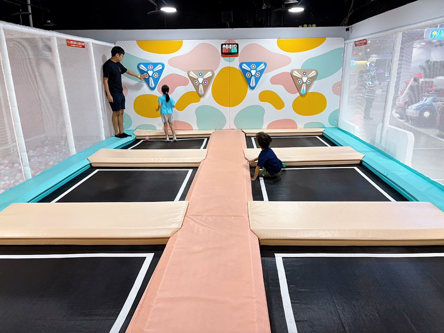 《南港親子》奧斯丁夢想樂園南港環球店，新開幕莊園主題樂園巨大沙坑手工禮服(票價) @神農太太底家
