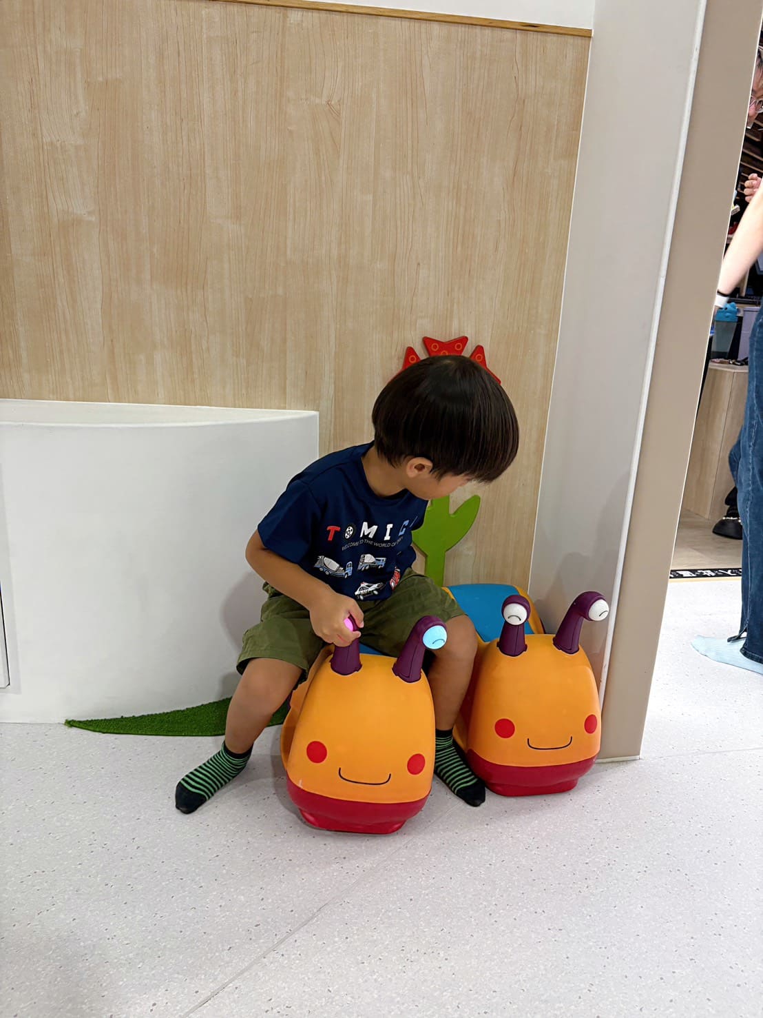 《南港親子》奧斯丁夢想樂園南港環球店，新開幕莊園主題樂園巨大沙坑手工禮服(票價) @神農太太底家