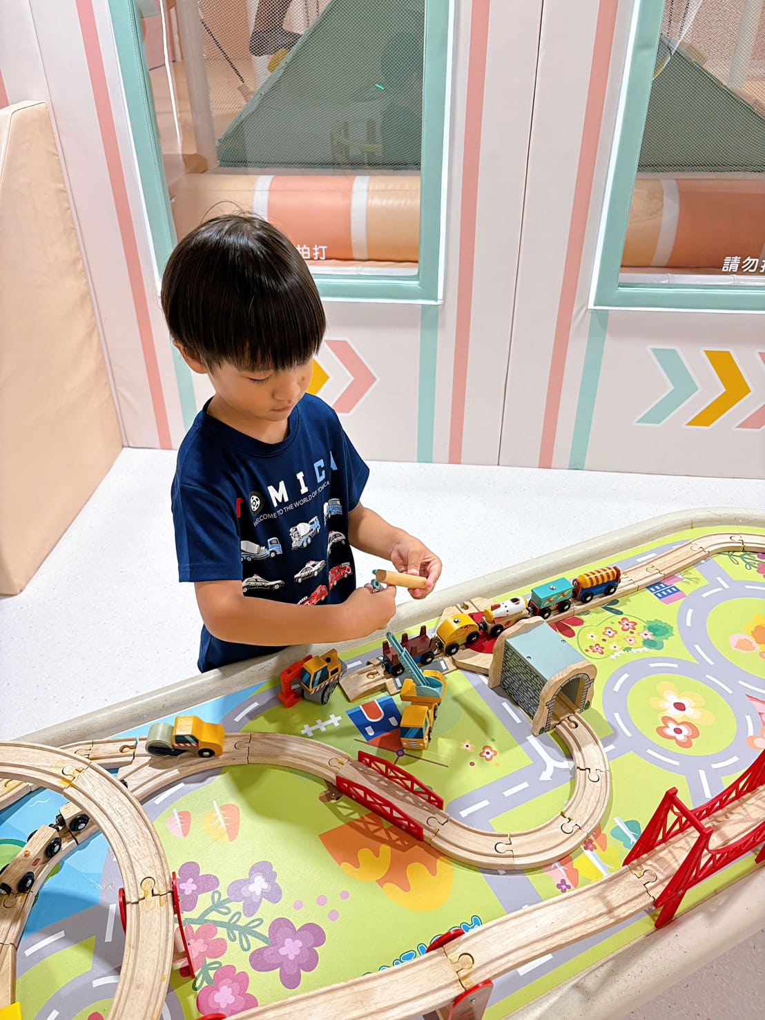 《南港親子》奧斯丁夢想樂園南港環球店，新開幕莊園主題樂園巨大沙坑手工禮服(票價) @神農太太底家