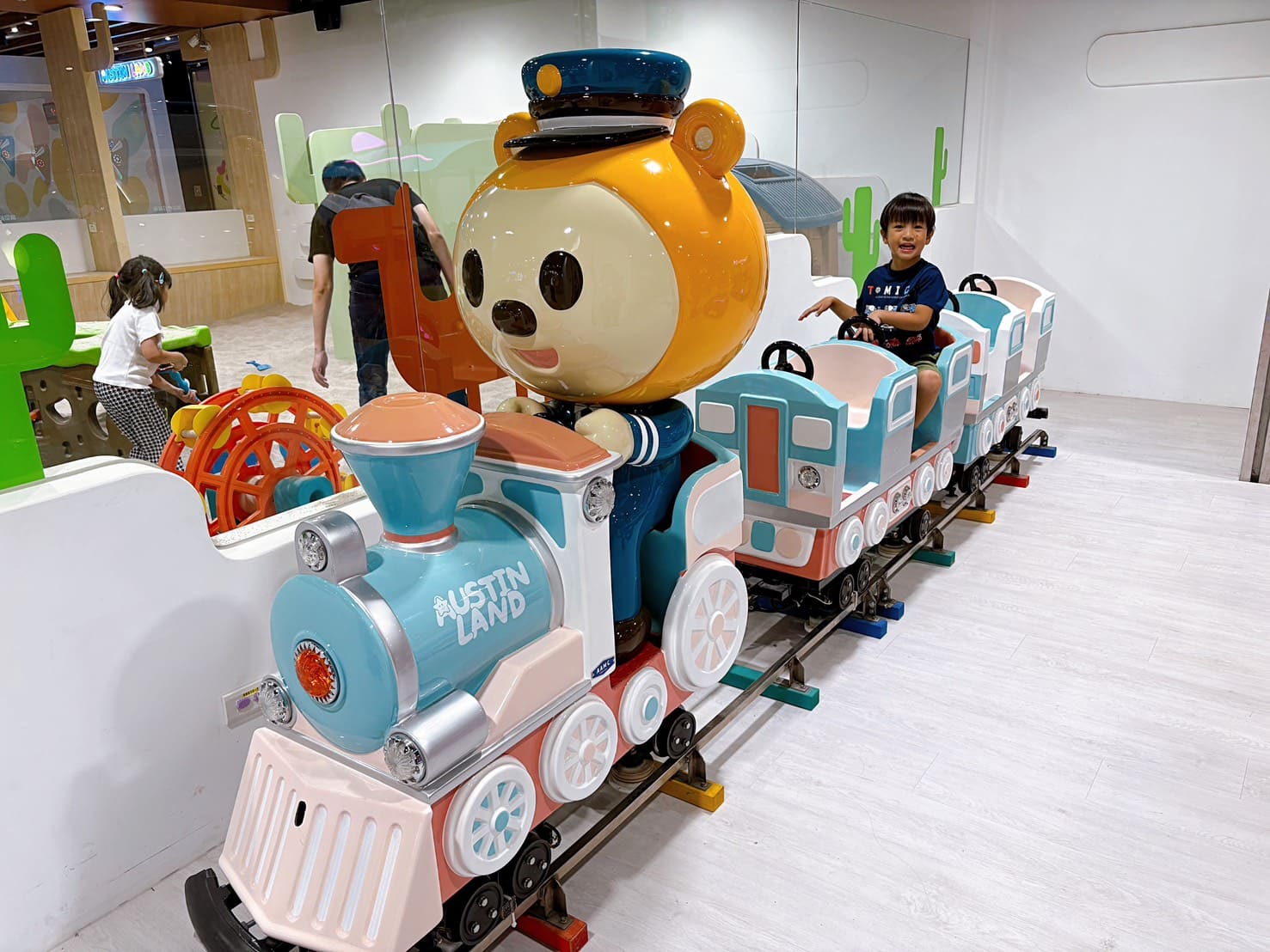 《南港親子》奧斯丁夢想樂園南港環球店，新開幕莊園主題樂園巨大沙坑手工禮服(票價) @神農太太底家