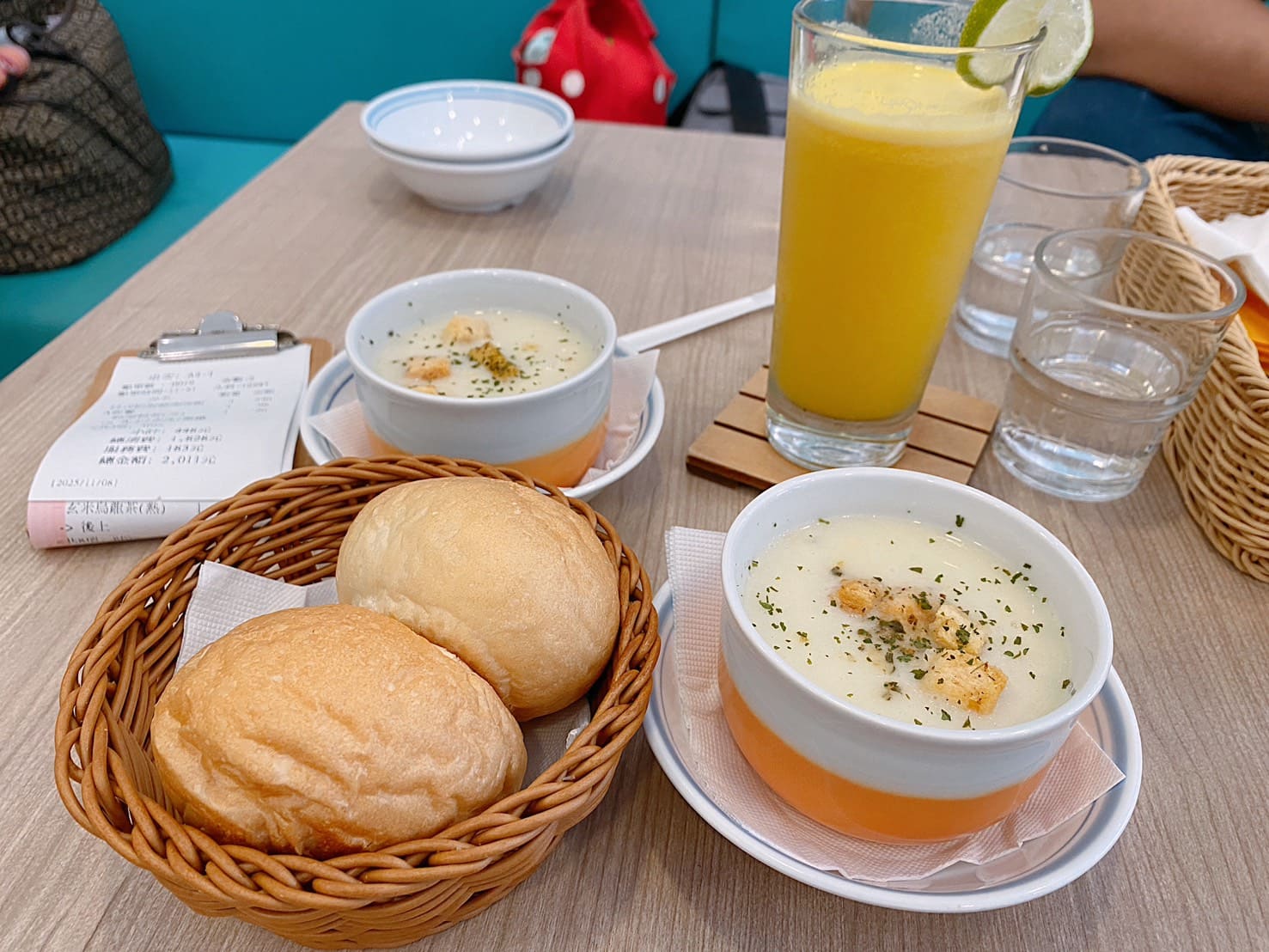 《松菸美食》Woosa洋食パンケーキ 屋莎洋食鬆餅屋，超越舒芙蕾的雲之鬆餅鹹食也都好吃！(菜單) @神農太太底家