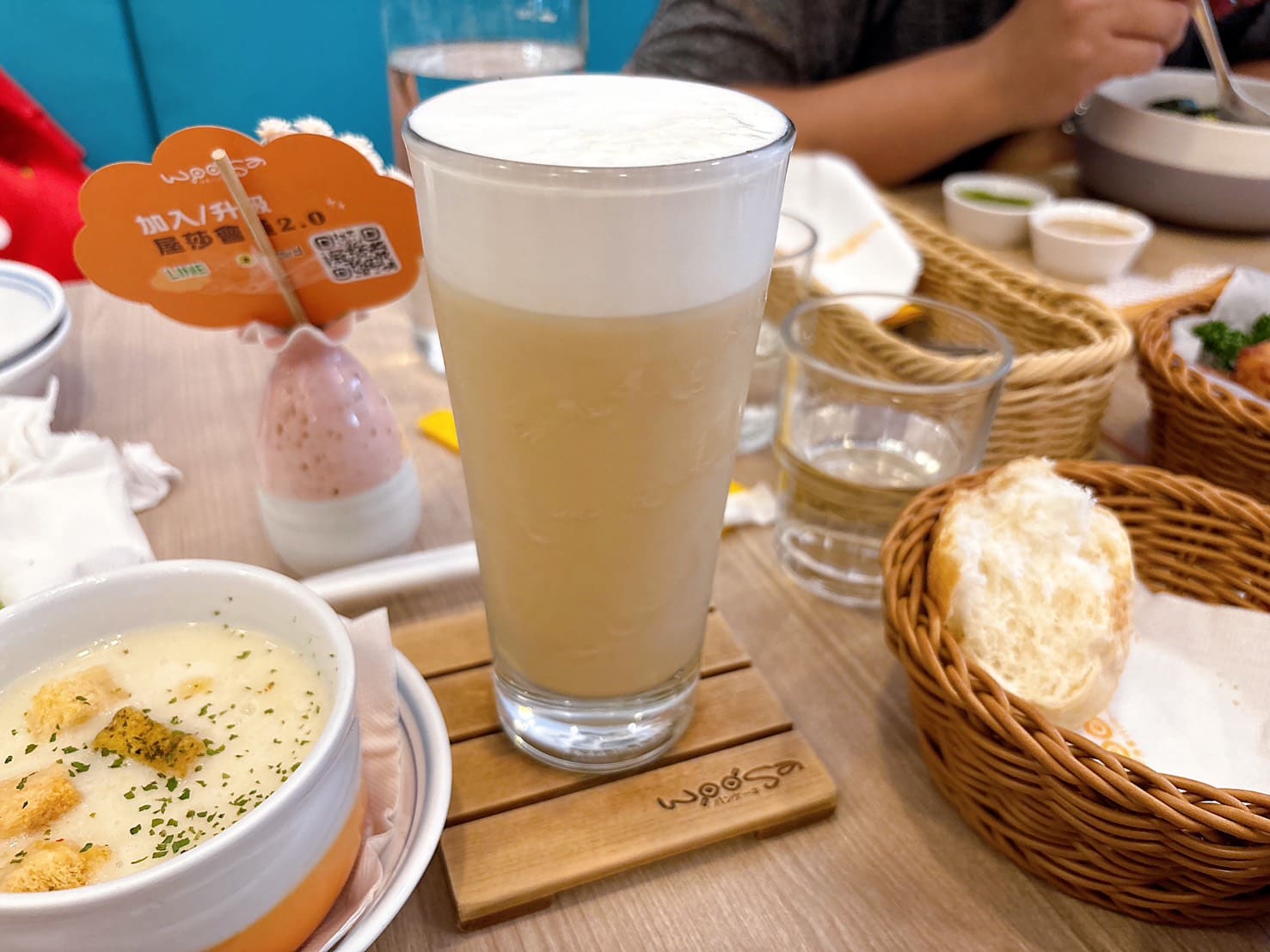 《松菸美食》Woosa洋食パンケーキ 屋莎洋食鬆餅屋，超越舒芙蕾的雲之鬆餅鹹食也都好吃！(菜單) @神農太太底家