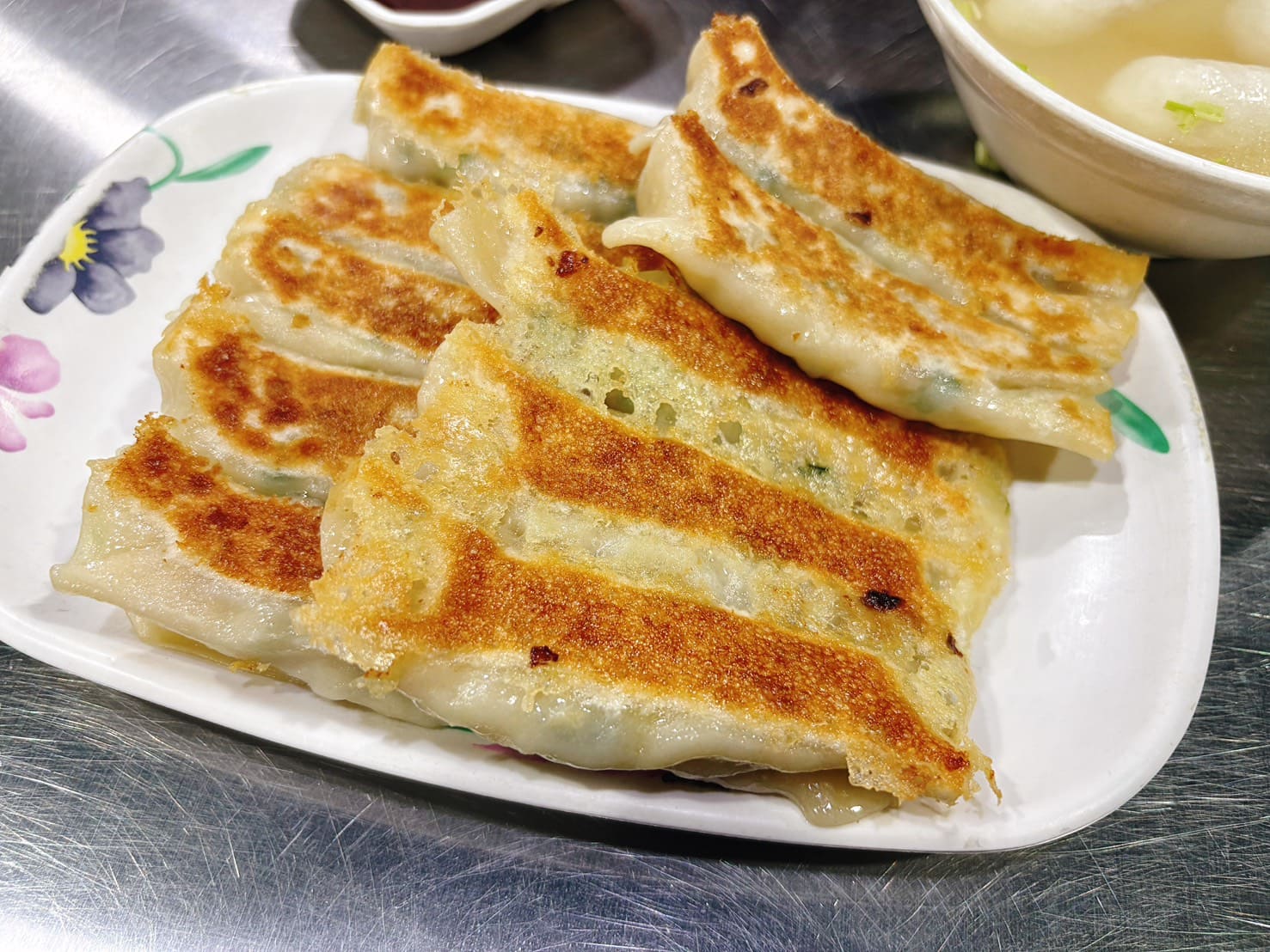 《三重美食》雲林鍋貼，好吃鍋貼及冰花蛋煎必點(菜單) @神農太太底家