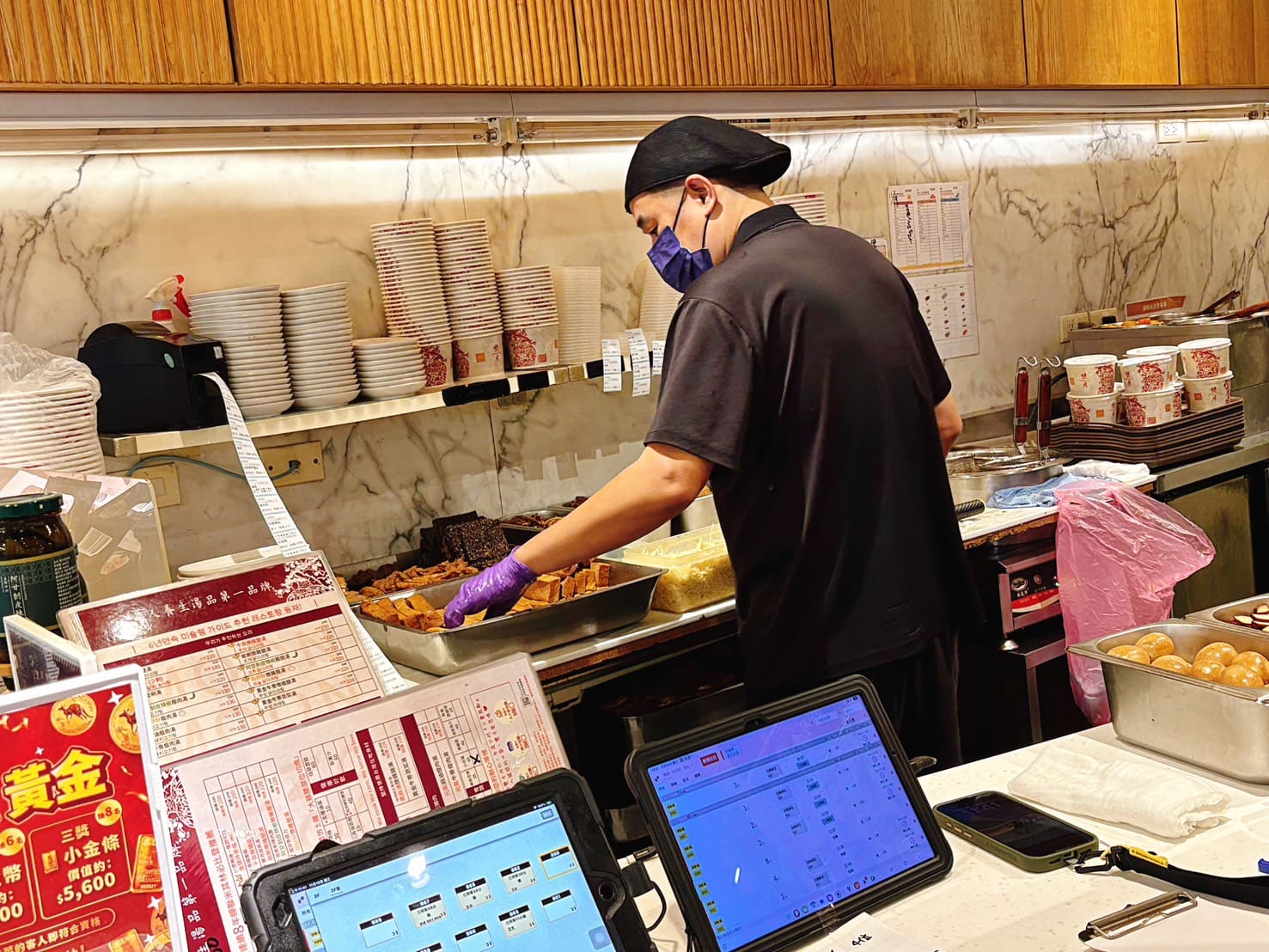 《大安區美食》雙月食品社森林公園店，燉湯滷味必點，米其林必比登推薦(菜單) @神農太太底家