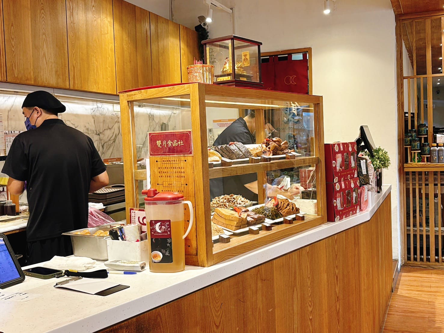 《大安區美食》雙月食品社森林公園店，燉湯滷味必點，米其林必比登推薦(菜單) @神農太太底家