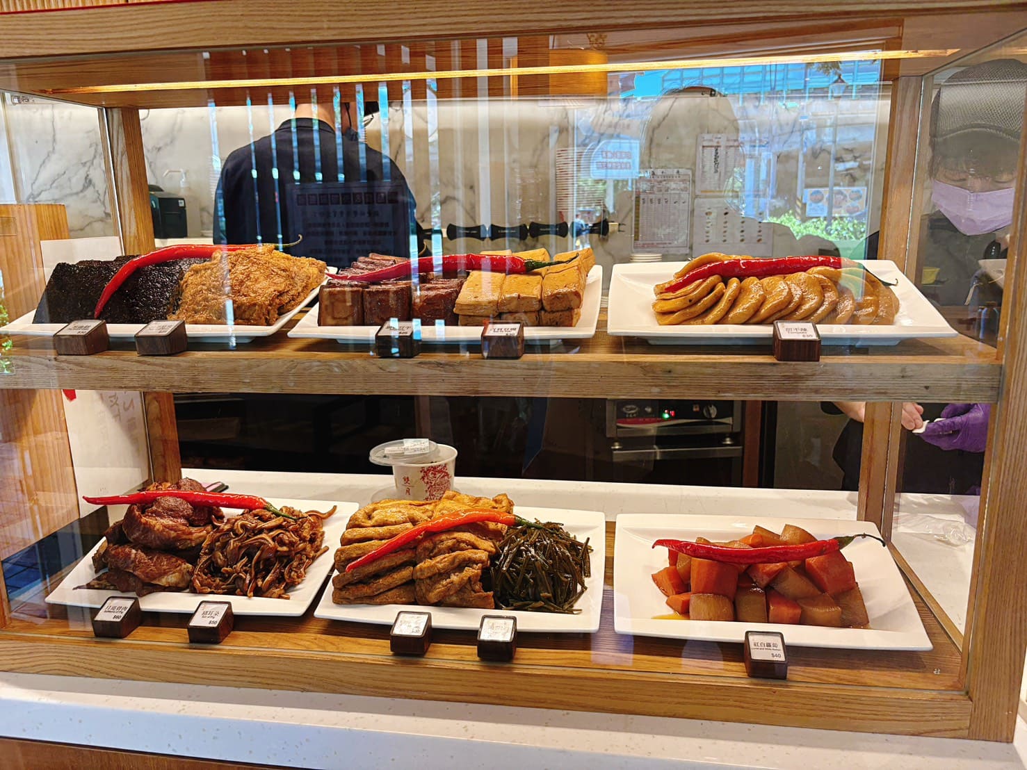 《大安區美食》雙月食品社森林公園店，燉湯滷味必點，米其林必比登推薦(菜單) @神農太太底家