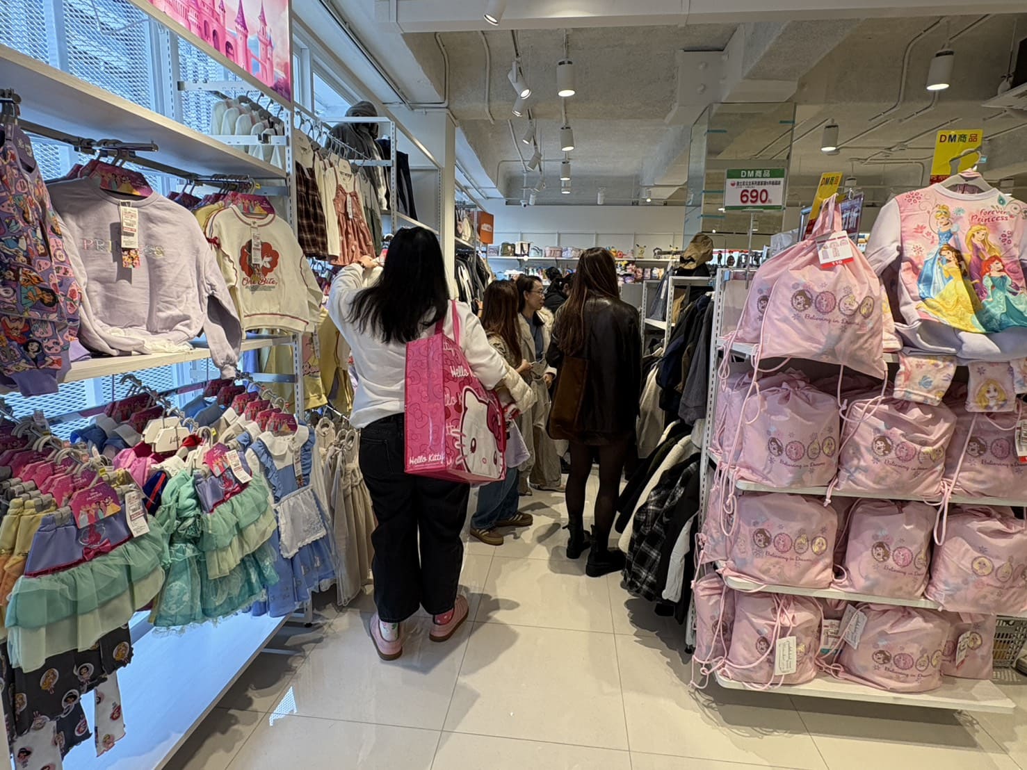 《中山逛逛》思夢樂中山北路店好好買!日本服飾龍頭新門市開幕,質感更棒了! @神農太太底家 《中山逛逛》思夢樂中山北路店好好買!日本服飾龍頭新門市開幕,質感更棒了! @神農太太底家