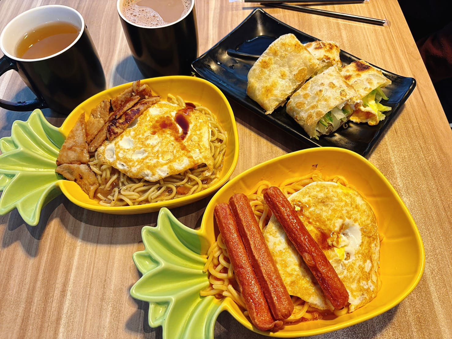 《基隆美食》早鳳梨早午餐，巷弄早餐店藏著美味千層漢堡(菜單) @神農太太底家