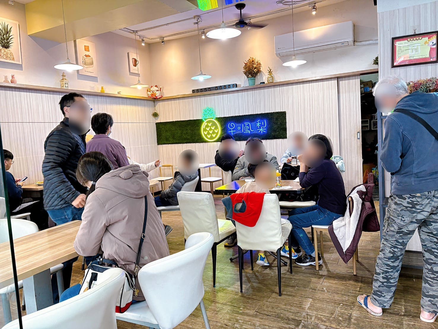 《基隆美食》早鳳梨早午餐，巷弄早餐店藏著美味千層漢堡(菜單) @神農太太底家