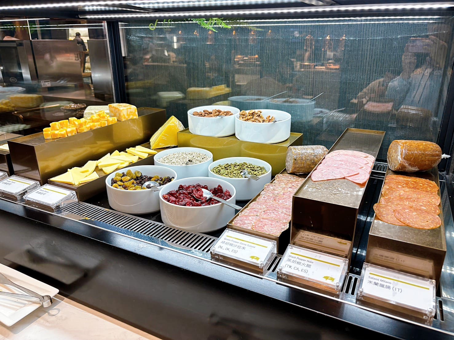 《信義區美食》寒舍艾美探索廚房,改裝升級龍蝦和牛海膽鮑魚蟹腳生干貝吃到飽(訂位 價目表) @神農太太底家 《信義區美食》寒舍艾美探索廚房,改裝升級龍蝦和牛海膽鮑魚蟹腳生干貝吃到飽(訂位 價目表) @神農太太底家