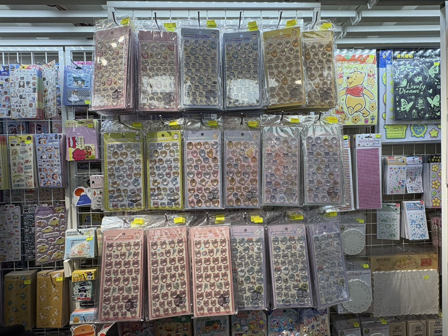 《台北買買》文林文具，滿滿吉伊卡哇三麗鷗TOMICA紙膠帶的好買禮品店 @神農太太底家