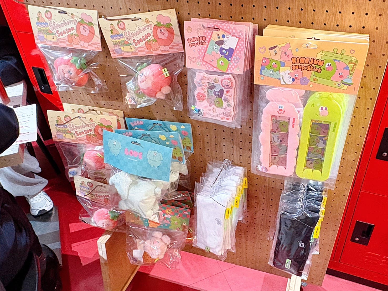 《西門美食》Meat Up 覓晌，KINGJUN 限量聯名大湖草莓可愛浮誇甜點(菜單) @神農太太底家