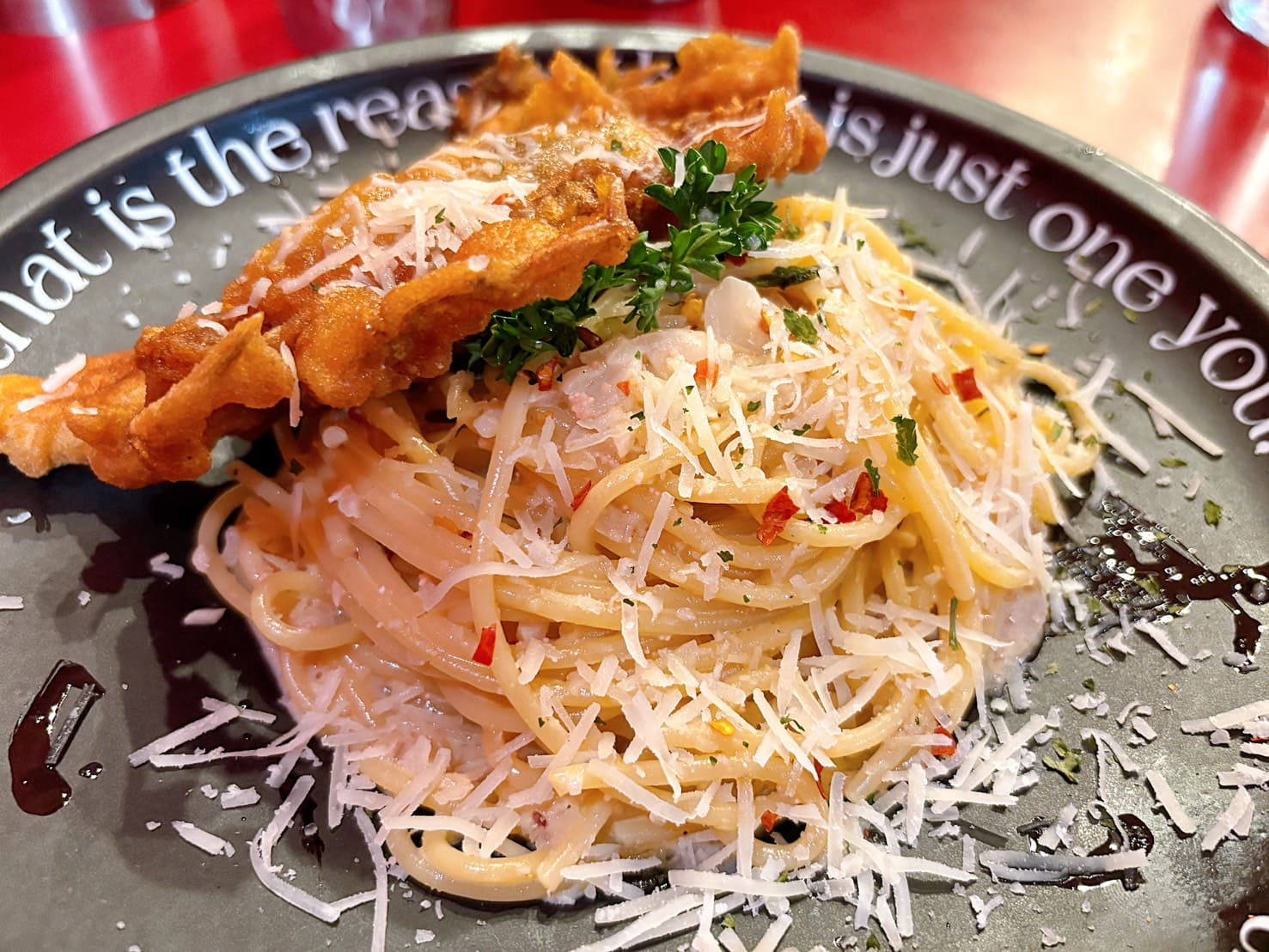 《西門美食》Meat Up 覓晌，KINGJUN 限量聯名大湖草莓可愛浮誇甜點(菜單) @神農太太底家