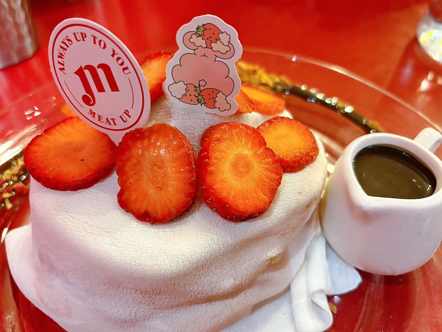 《西門美食》Meat Up 覓晌，KINGJUN 限量聯名大湖草莓可愛浮誇甜點(菜單) @神農太太底家