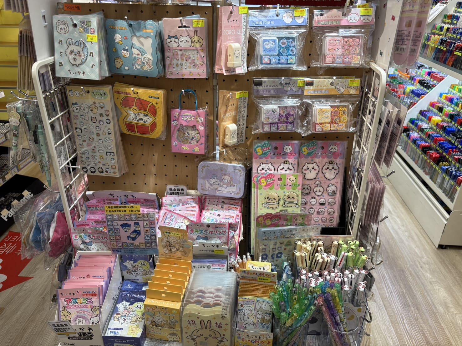 《台北買買》文林文具，滿滿吉伊卡哇三麗鷗TOMICA紙膠帶的好買禮品店 @神農太太底家