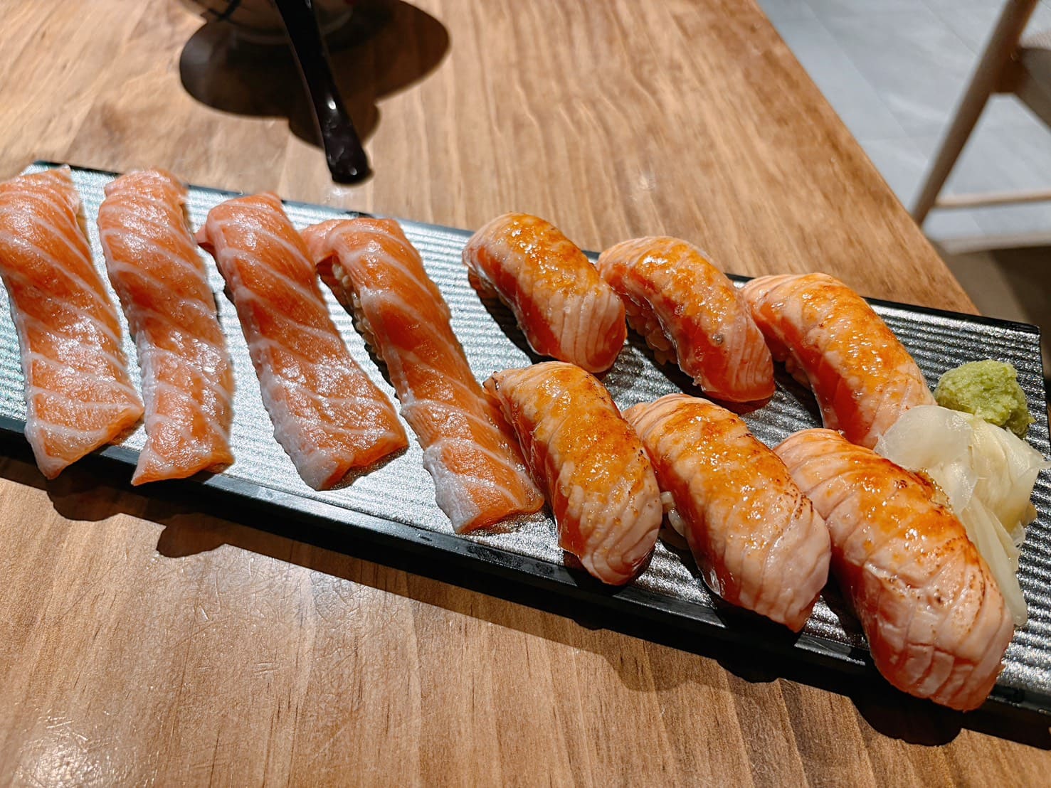 《市府站美食》すしの魚君 統一時代台北店，週三鮭魚半價超划算(菜單) @神農太太底家