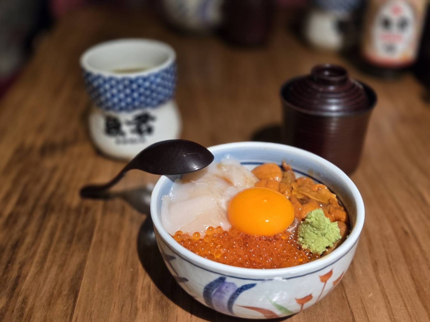 《市府站美食》すしの魚君 統一時代台北店，週三鮭魚半價超划算(菜單) @神農太太底家