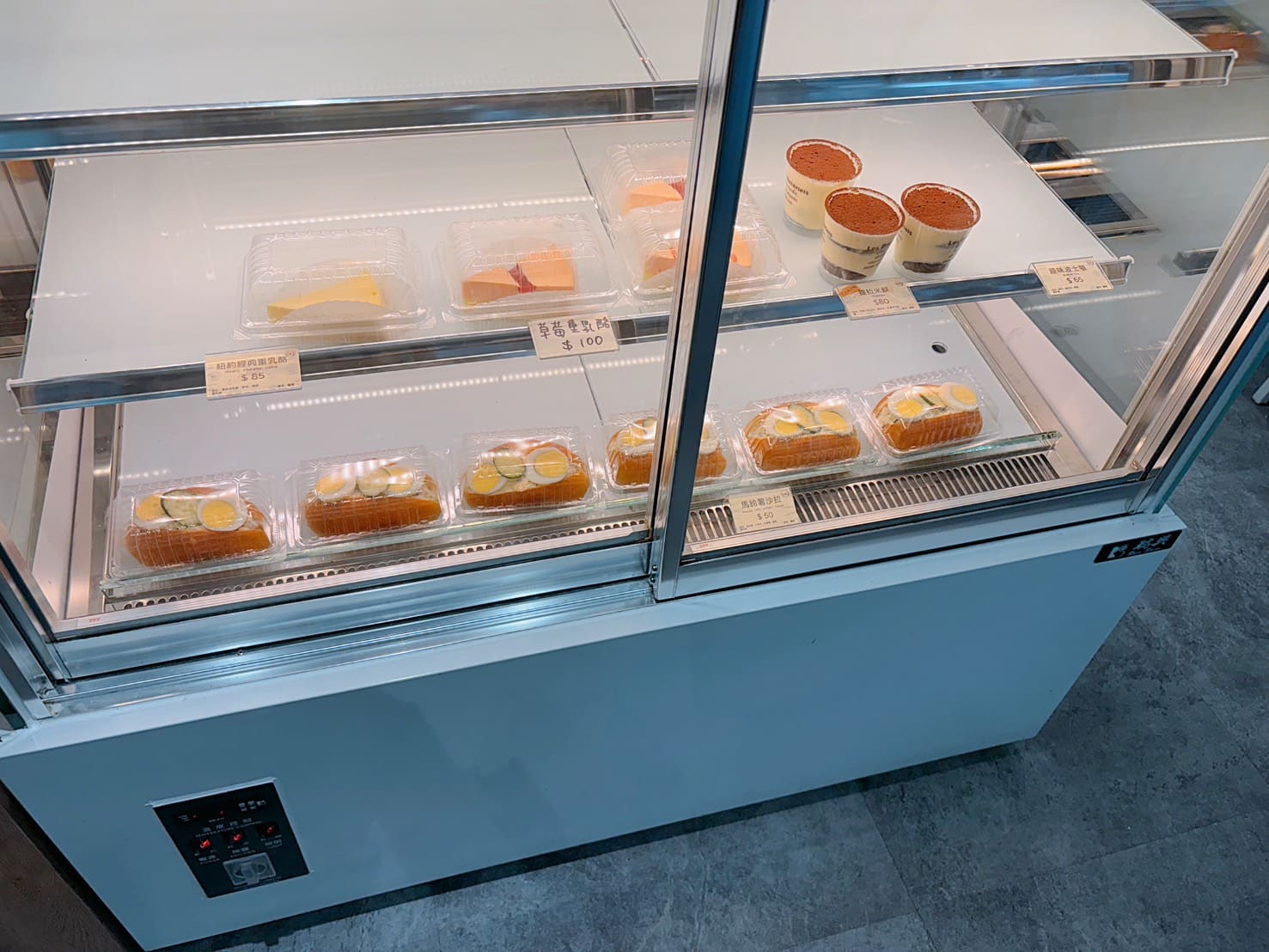 《士林美食》烘 HOMEBAKERY & CAF&Eacute;，無低消不限時咖啡廳推薦(價格) @神農太太底家