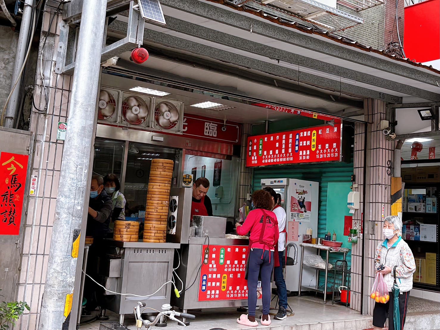 《士林美食》三賀小籠包,一籠只要100元,皮Q好吃還有湯汁(菜單) @神農太太底家 《士林美食》三賀小籠包,一籠只要100元,皮Q好吃還有湯汁(菜單) @神農太太底家