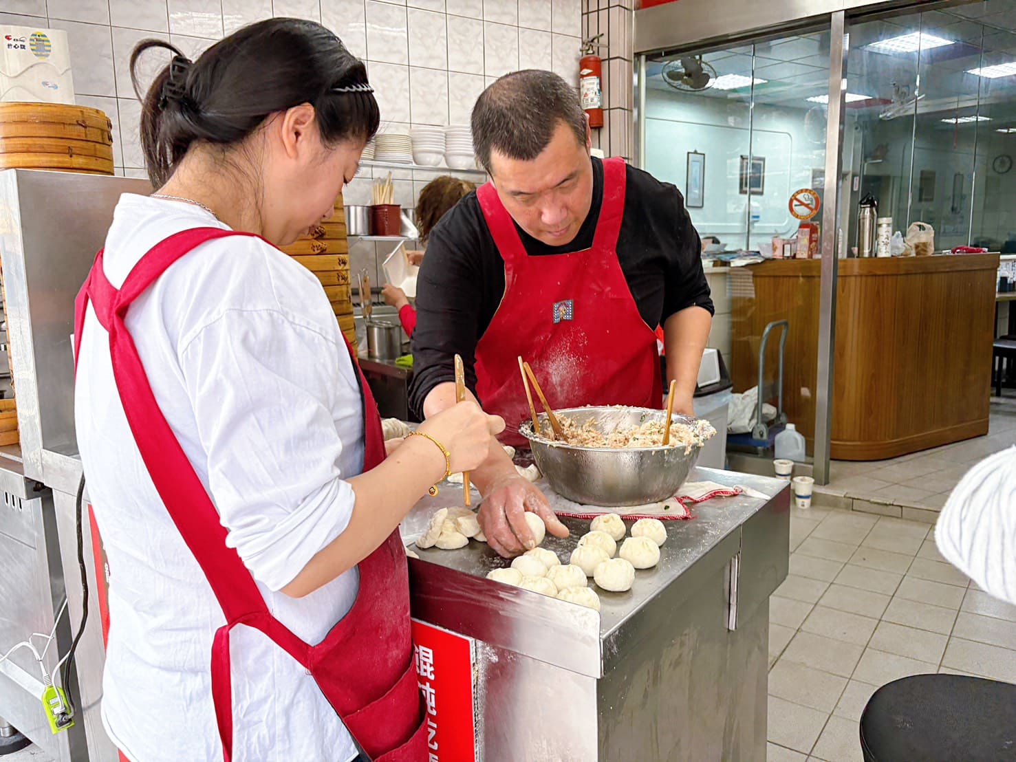 《士林美食》三賀小籠包，一籠只要100元，皮Q好吃還有湯汁(菜單) @神農太太底家
