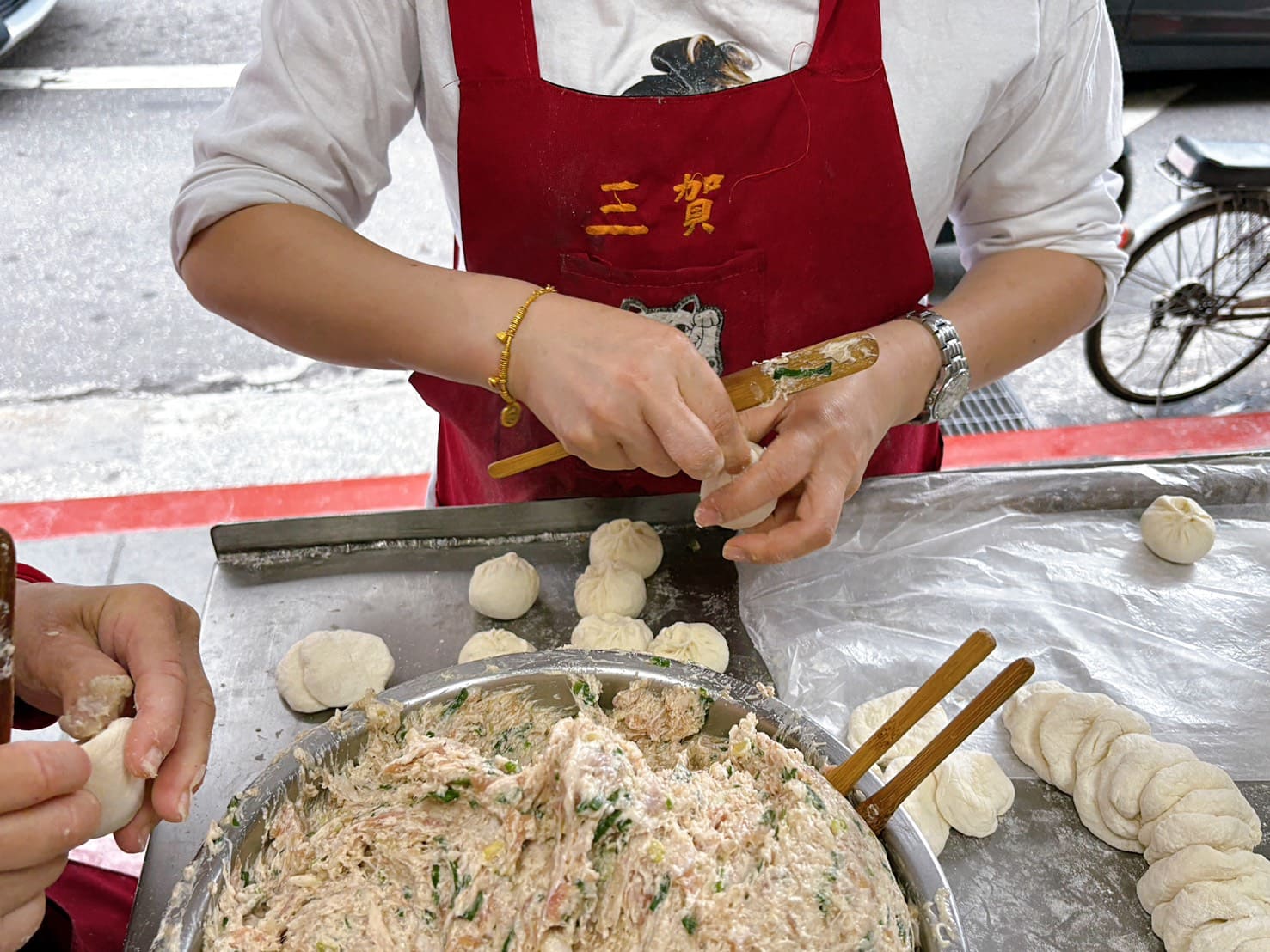《士林美食》三賀小籠包，一籠只要100元，皮Q好吃還有湯汁(菜單) @神農太太底家