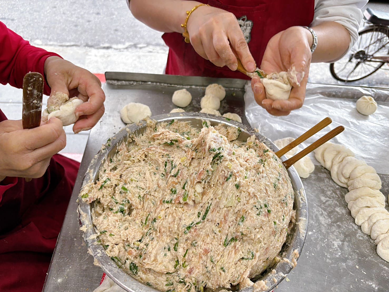 《士林美食》三賀小籠包，一籠只要100元，皮Q好吃還有湯汁(菜單) @神農太太底家