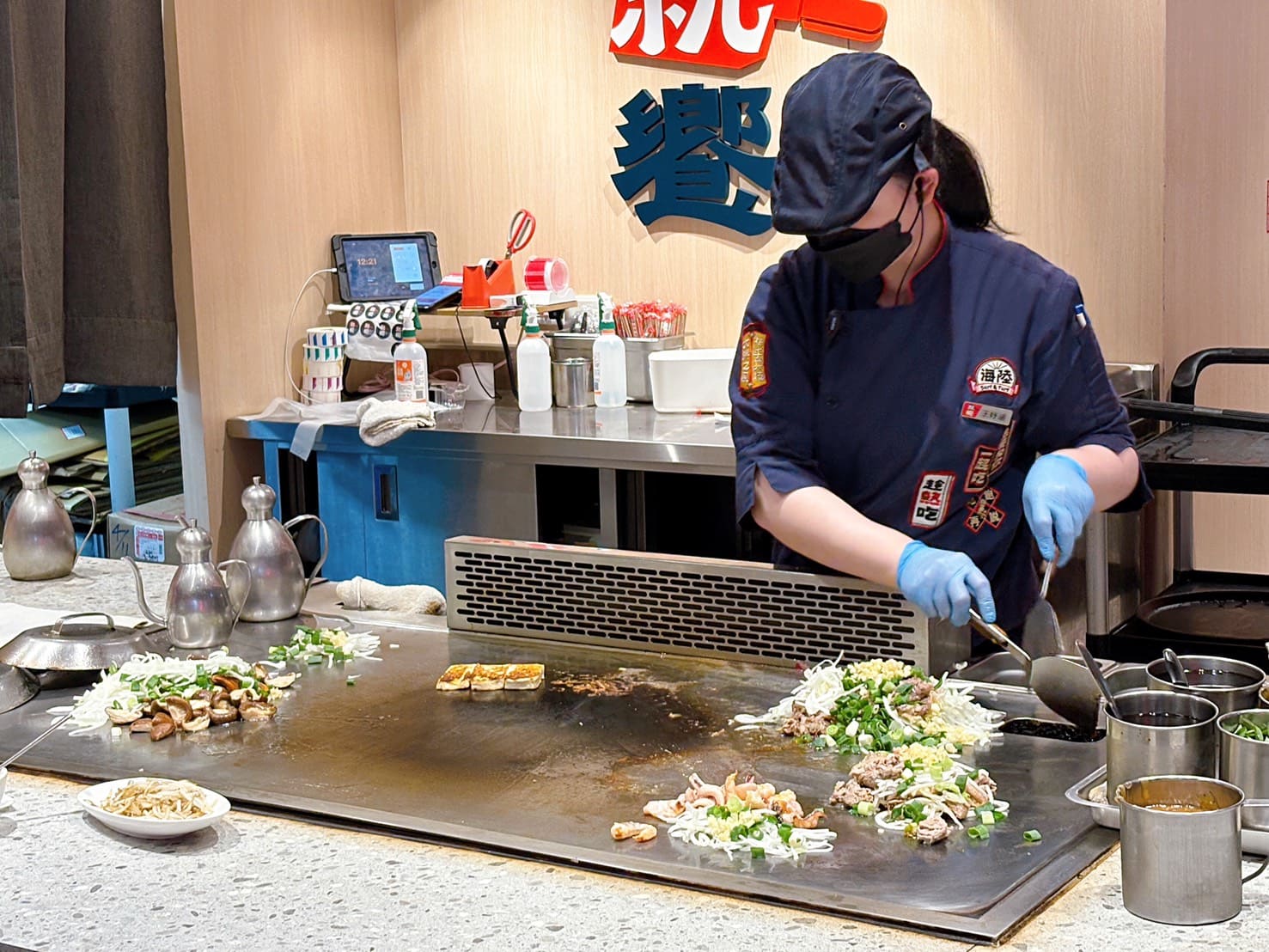 《蘆洲美食》就饗鐵板燒蘆洲家樂福店，228元吃到飽！時蔬白飯湯品汽水冰沙無限吃(菜單) @神農太太底家