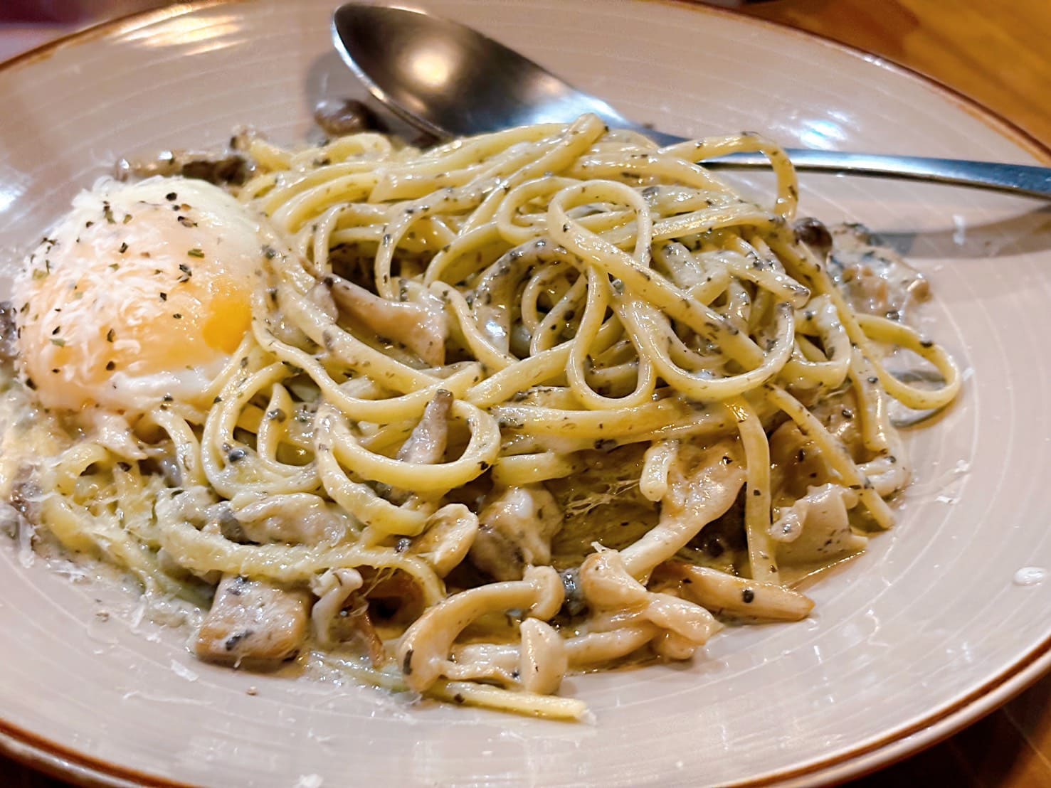 《信義安和美食》LAY BACK，巷弄低調美味漢堡，義大利麵更是必點(菜單) @神農太太底家