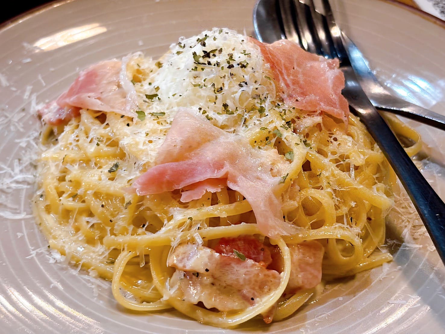 《信義安和美食》LAY BACK，巷弄低調美味漢堡，義大利麵更是必點(菜單) @神農太太底家