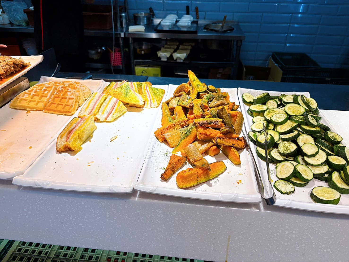 《蘆洲美食》貴族世家蘆洲長榮店，430元起排餐+水果熱食小菜百樣食材吃到飽(菜單) @神農太太底家