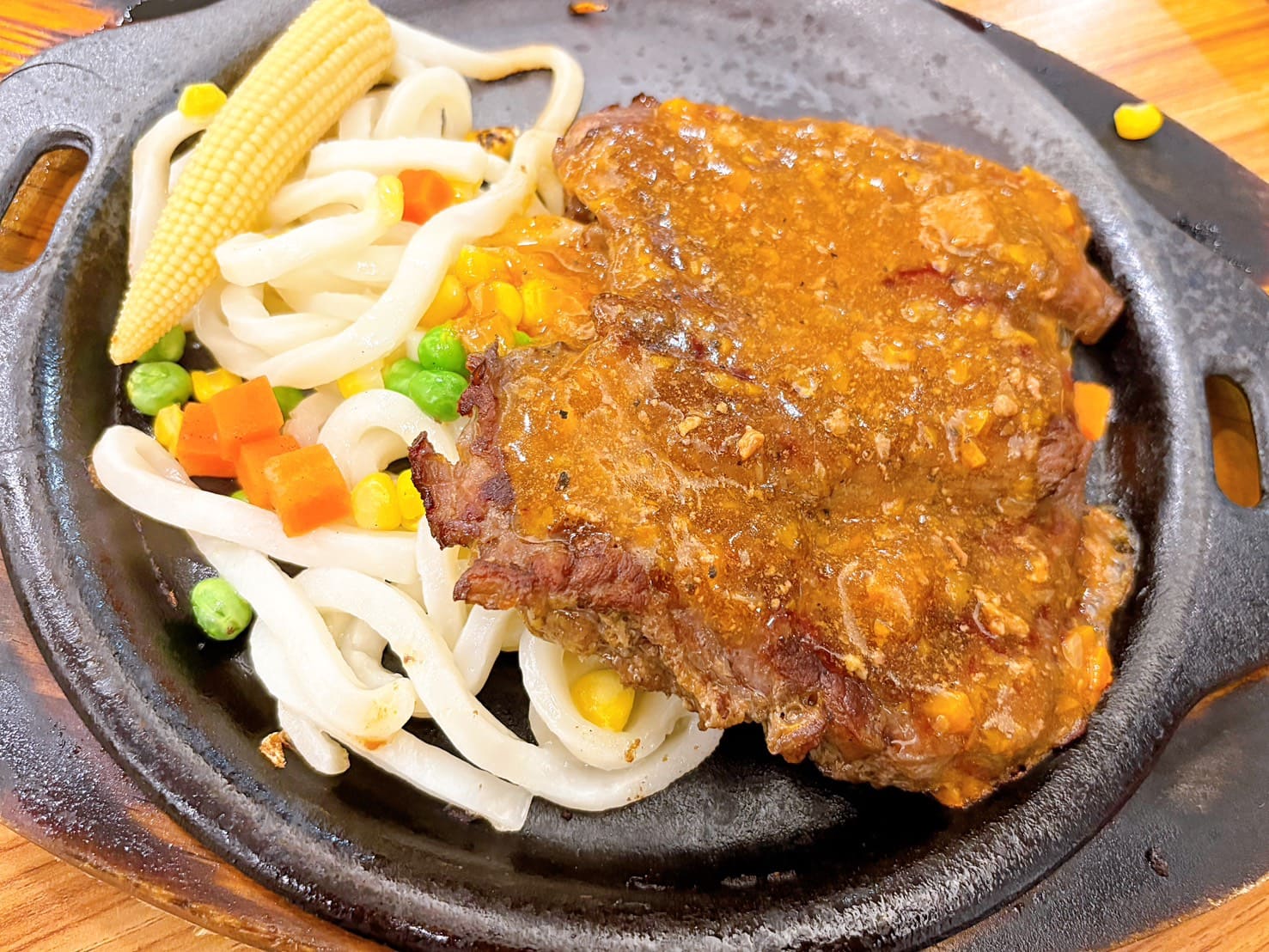 《蘆洲美食》貴族世家蘆洲長榮店，430元起排餐+水果熱食小菜百樣食材吃到飽(菜單) @神農太太底家