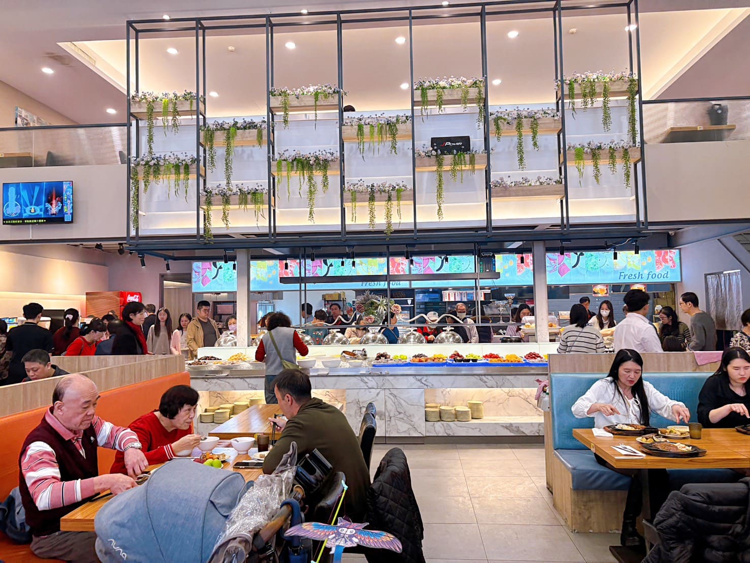 《蘆洲美食》貴族世家蘆洲長榮店，430元起排餐+水果熱食小菜百樣食材吃到飽(菜單) @神農太太底家