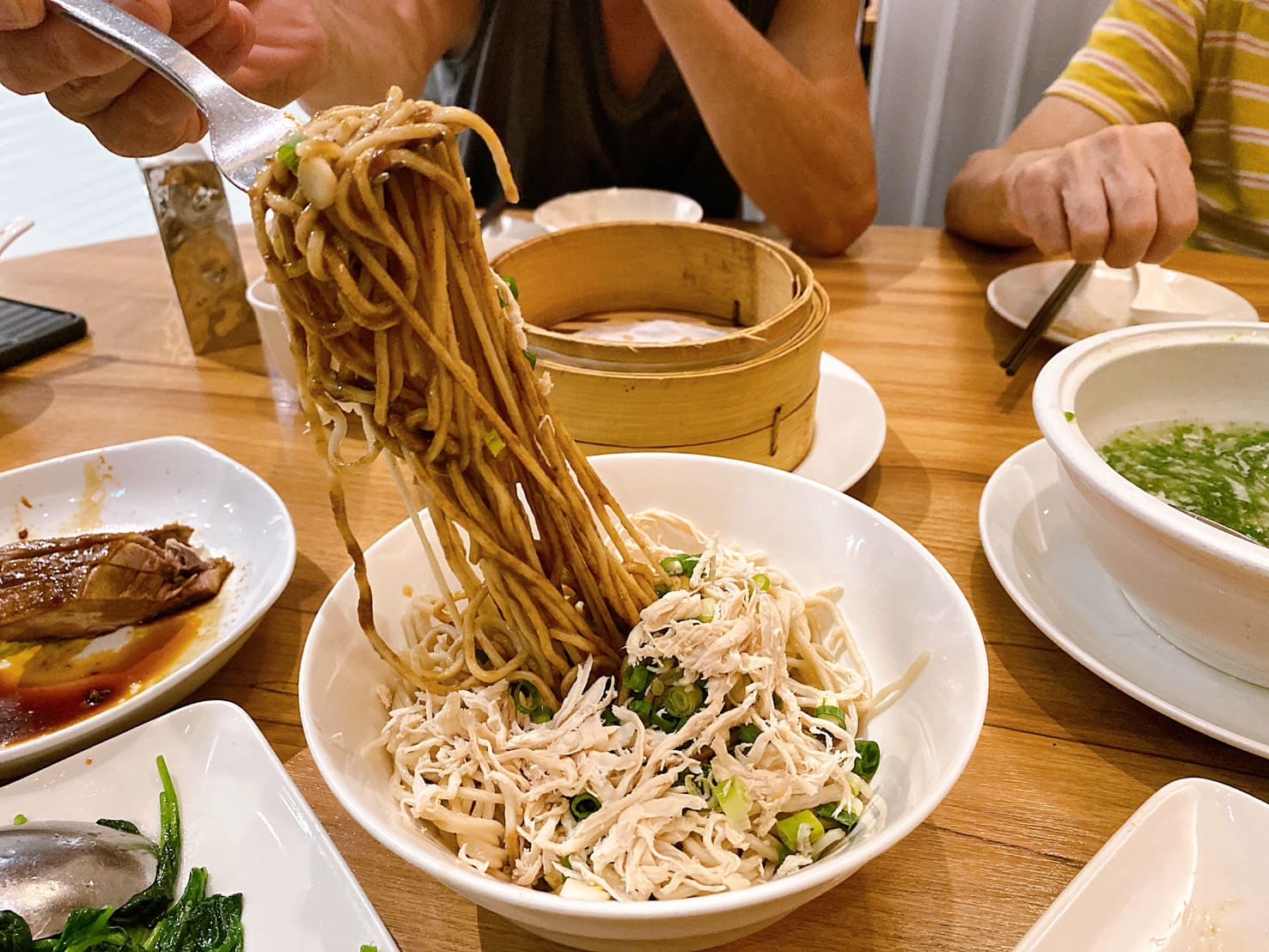 《林口美食》四川吳抄手林口店，三井OUTLET內米其林必比登推薦老店(菜單) @神農太太底家