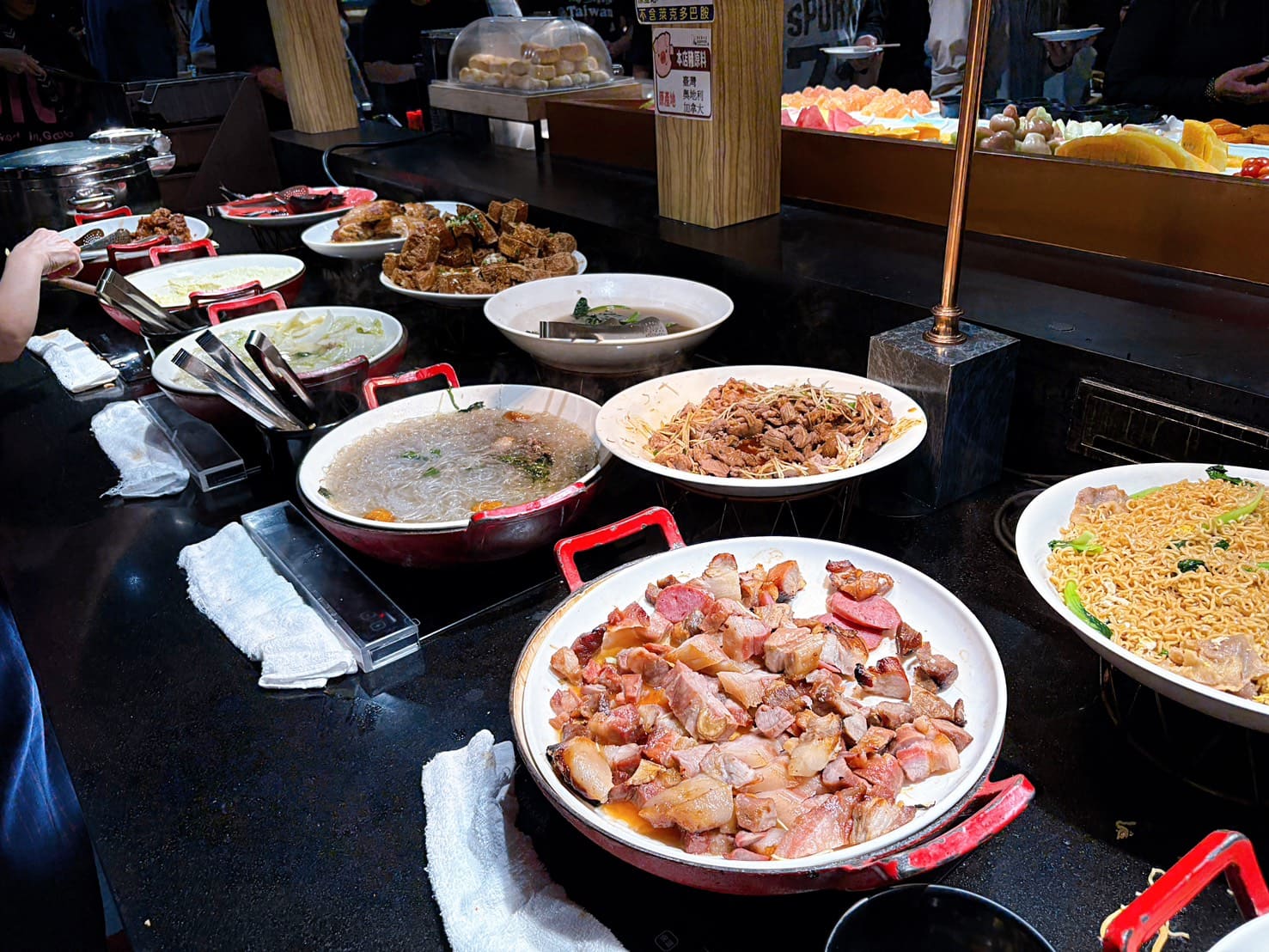 《中和美食》我家牛排中和旗艦店，高CP值上百道自助吧吃到飽(菜單) @神農太太底家