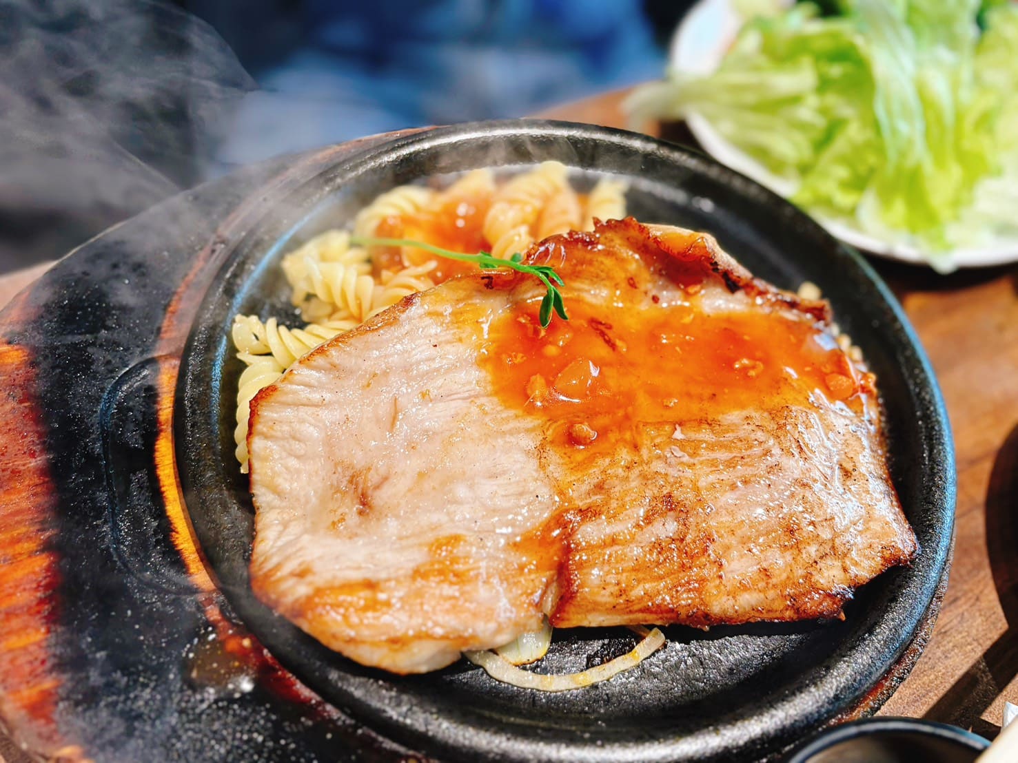 《中和美食》我家牛排中和旗艦店，高CP值上百道自助吧吃到飽(菜單) @神農太太底家