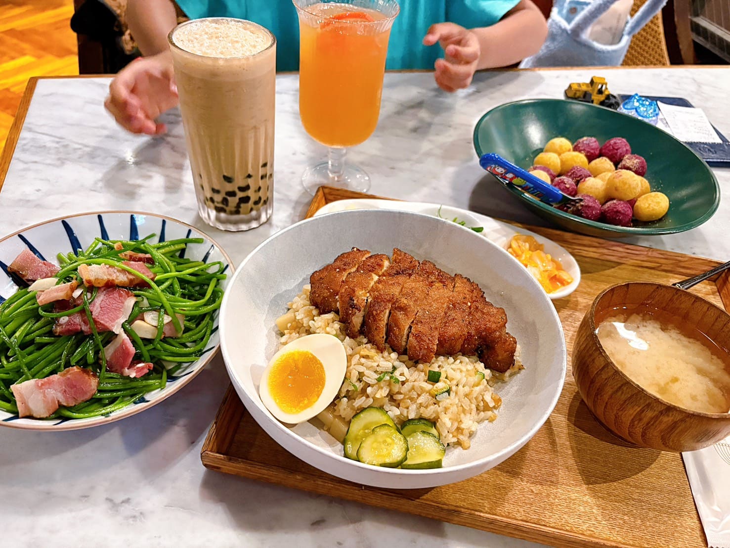 《中山站美食》永心鳳茶新光南西店，復古時尚台茶沙龍，精緻美味(菜單) @神農太太底家