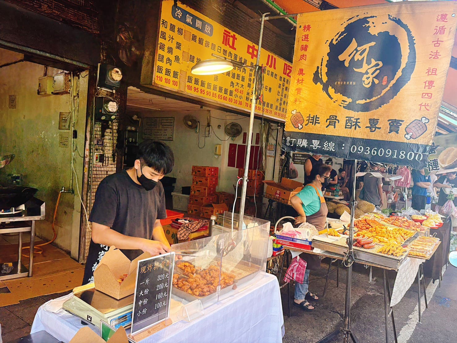 《基隆美食》何家百年祖傳排骨酥，四代秘製醃料美味無骨超好咬(菜單) @神農太太底家