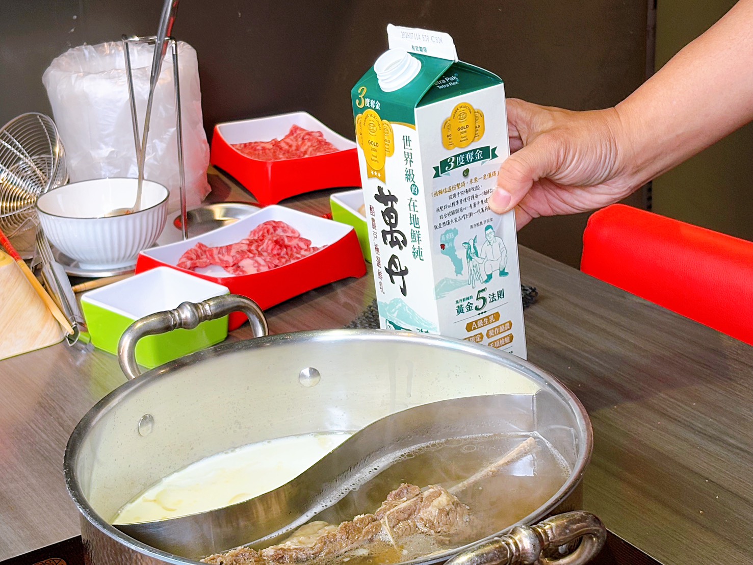 《桃園美食》大漠紅頂級蒙古鍋，溫體肉品質絕佳，單點品質吃到飽(菜單 價錢) @神農太太底家
