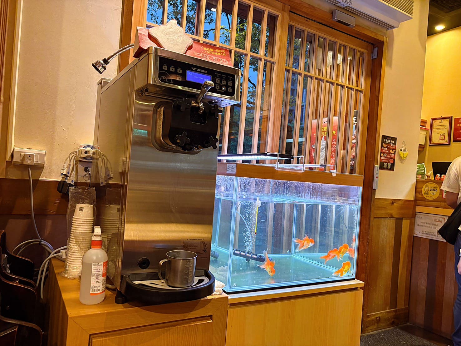《信義區美食》一幻拉麵台北信義店，北海道人氣拉麵蝦味湯頭超濃郁(菜單) @神農太太底家