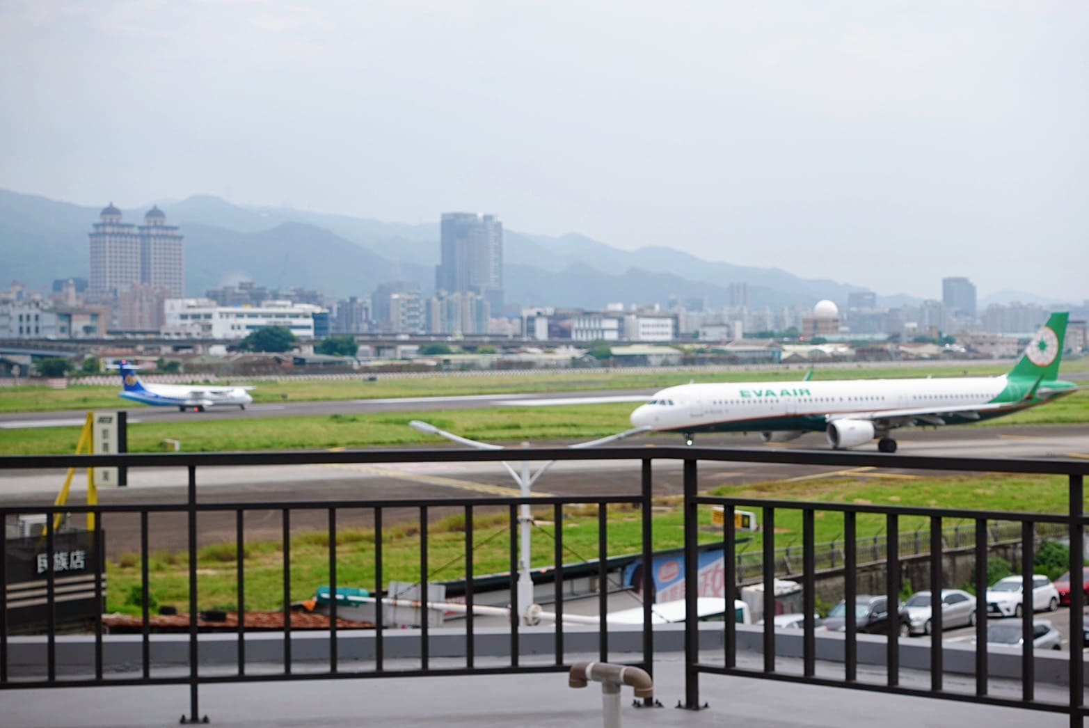 《松山機場美食》波赫士領地精品咖啡館民族店，看飛機絕妙地點，餐點和飲料都無懈可擊(菜單) @神農太太底家