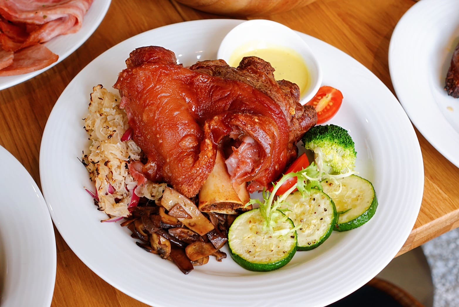 《松山機場美食》波赫士領地精品咖啡館民族店，看飛機絕妙地點，餐點和飲料都無懈可擊(菜單) @神農太太底家