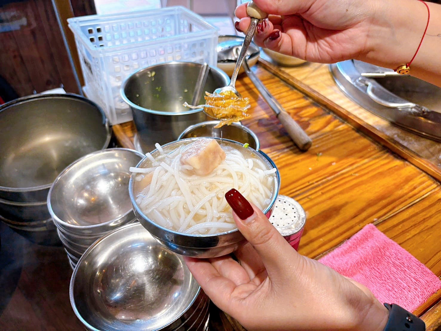 《士林美食》鵝肉川劍潭總店，超人氣熱炒300元芋頭米粉吃到飽（菜單） @神農太太底家
