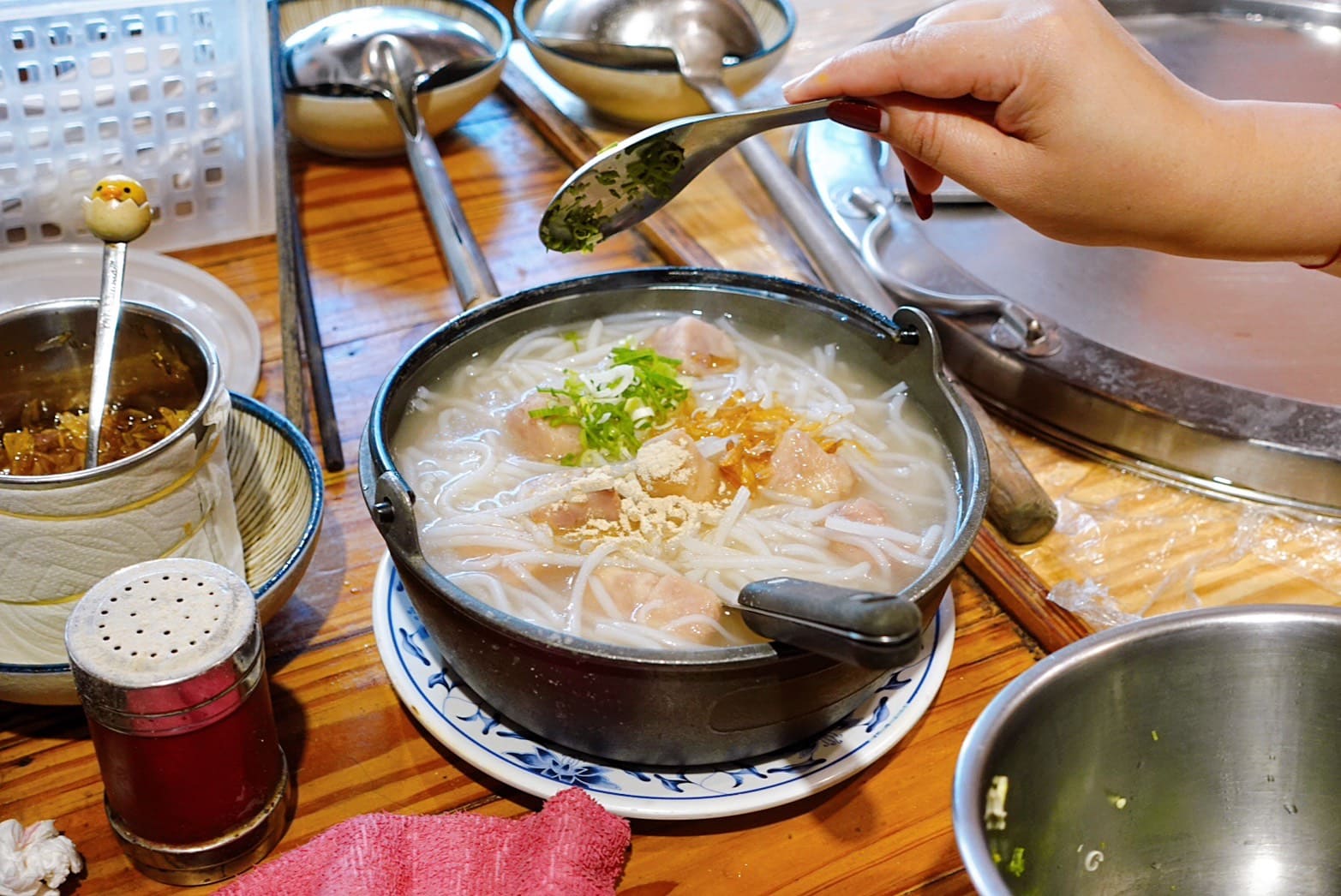 《士林美食》鵝肉川劍潭總店，超人氣熱炒300元芋頭米粉吃到飽（菜單） @神農太太底家