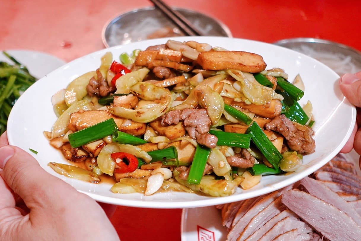 《士林美食》鵝肉川劍潭總店，超人氣熱炒300元芋頭米粉吃到飽（菜單） @神農太太底家