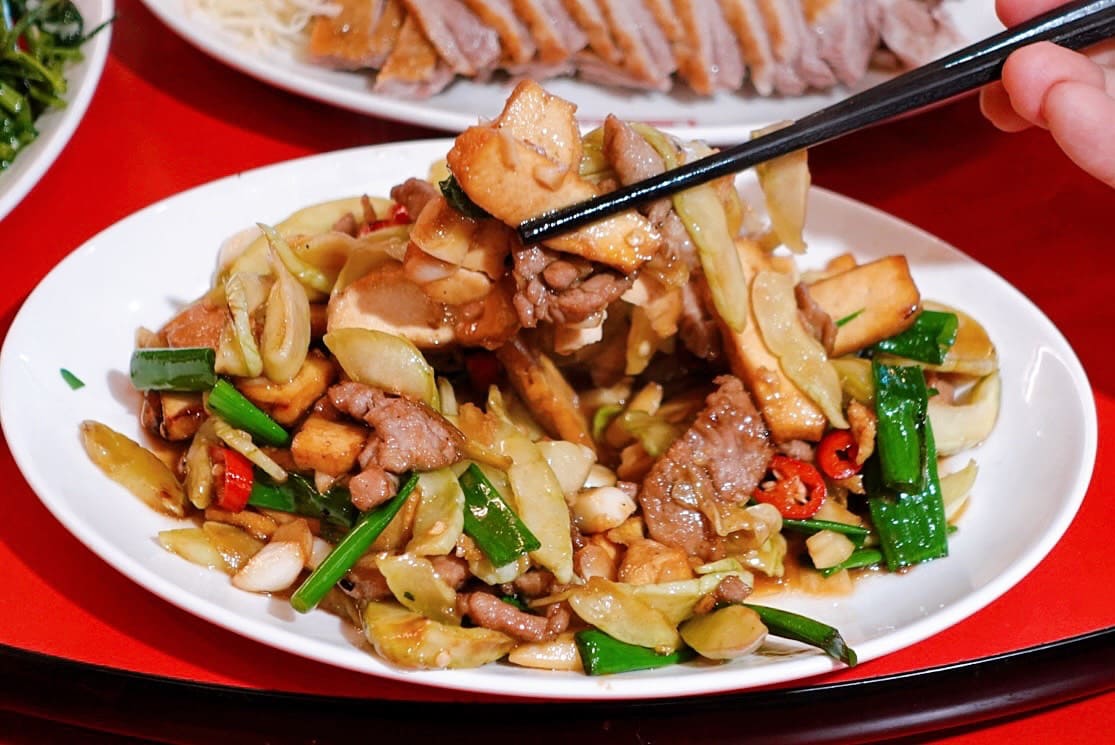 《士林美食》鵝肉川劍潭總店，超人氣熱炒300元芋頭米粉吃到飽（菜單） @神農太太底家