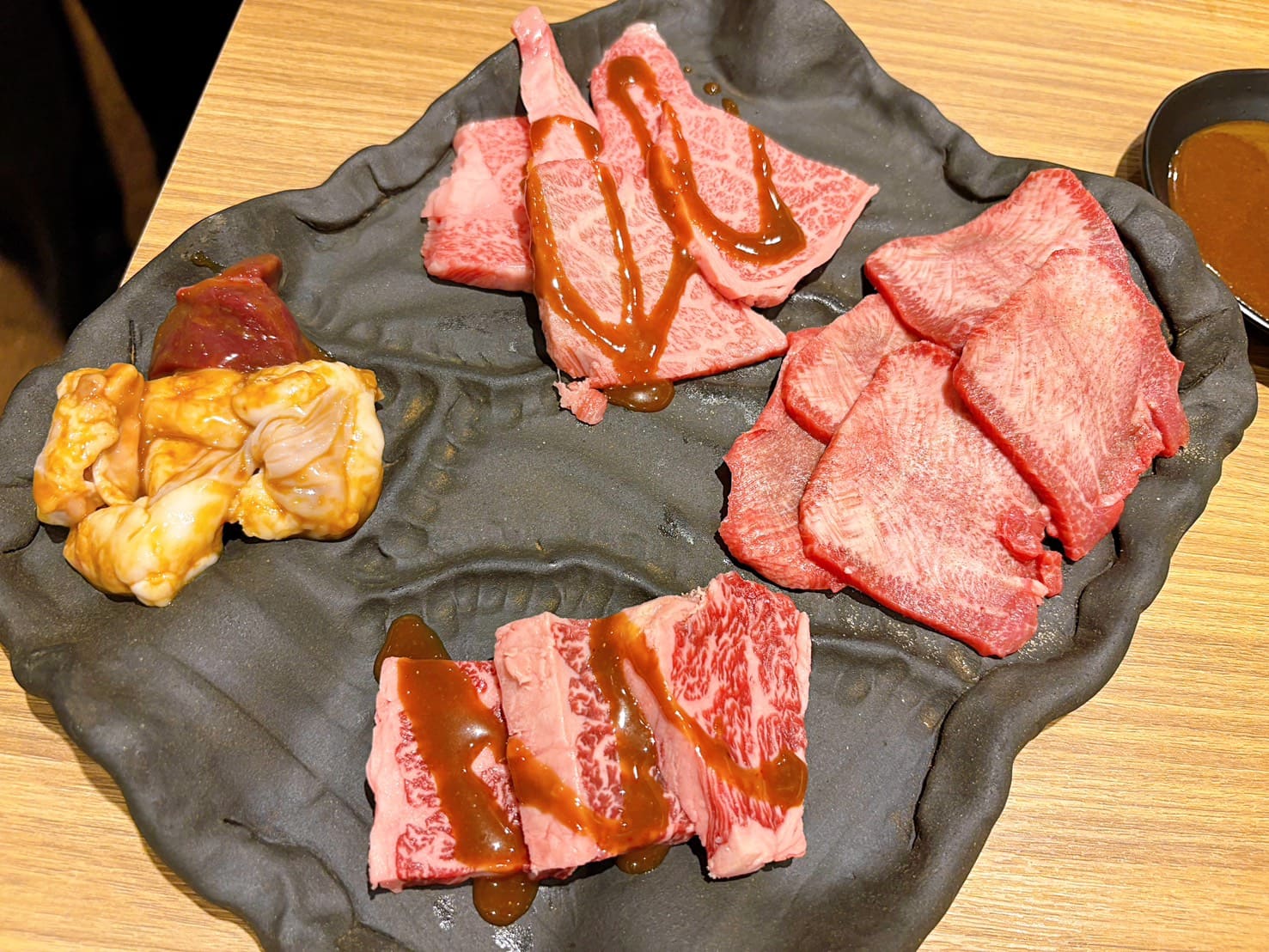 《名古屋美食》松阪牛燒肉一升瓶JR名古屋站，和牛名店可預約(菜單) @神農太太底家