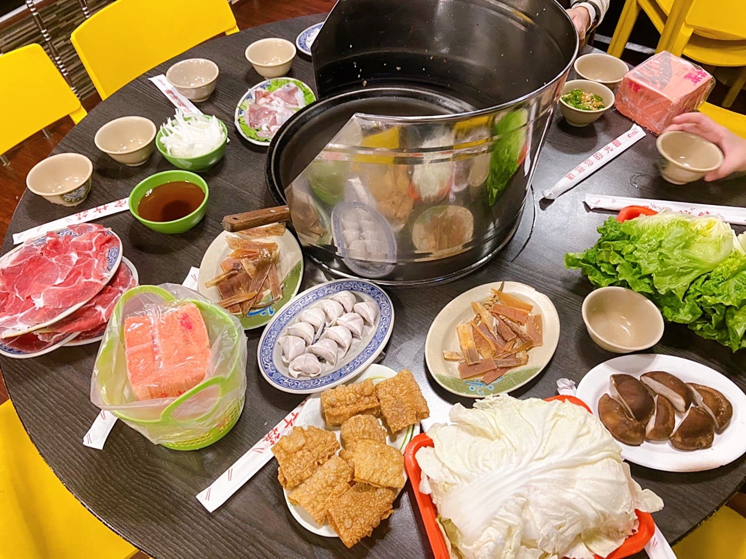 《基隆美食》義美火鍋，北台灣最強石頭鍋湯頭鮮甜(價目表) @神農太太底家
