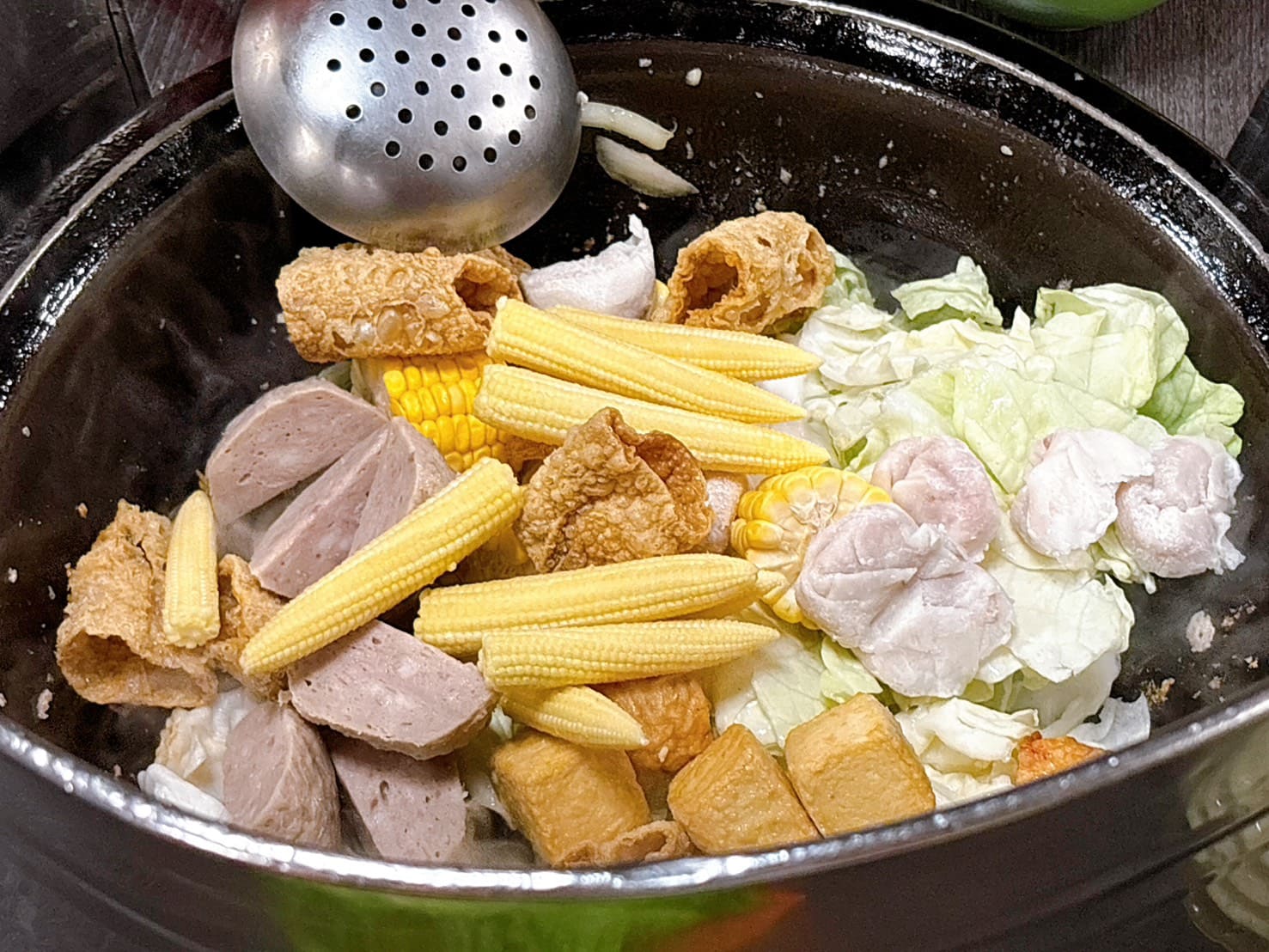 《基隆美食》義美火鍋，北台灣最強石頭鍋湯頭鮮甜(價目表) @神農太太底家
