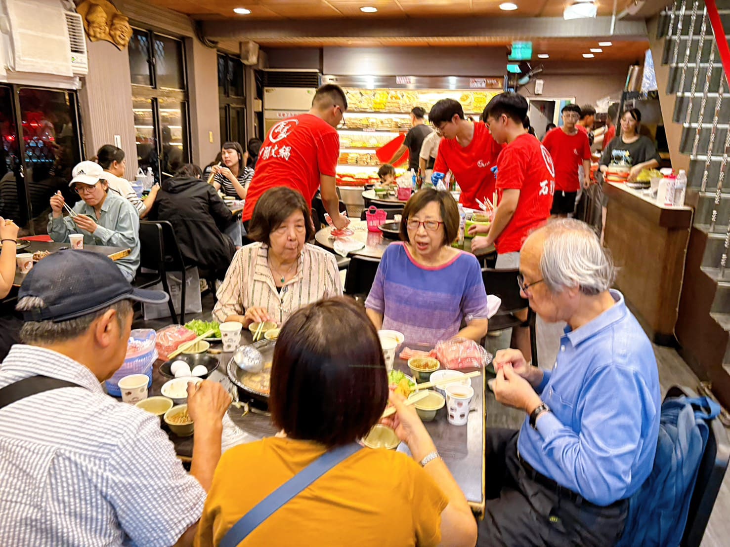 《基隆美食》義美火鍋，北台灣最強石頭鍋湯頭鮮甜(價目表) @神農太太底家